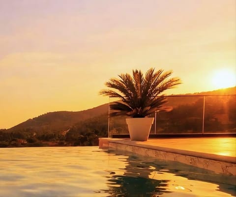 Mountain view, Swimming pool