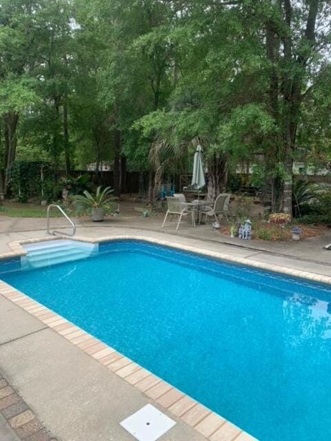 Swimming pool