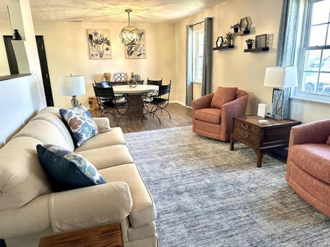 Living room, Seating area, Dining area