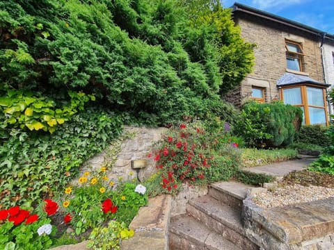 Property building, Spring, Day, Garden, Garden view