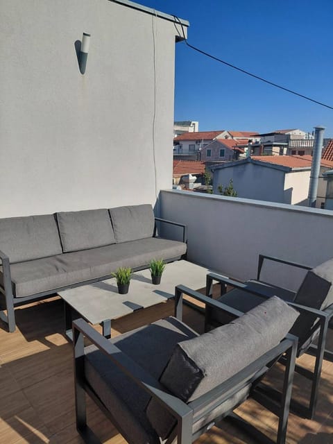 View (from property/room), Balcony/Terrace, Seating area