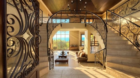 Property building, Lounge or bar, Sea view, sunbed