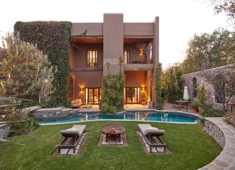 Property building, Garden, Garden, Garden view, Pool view, Swimming pool, sunbed