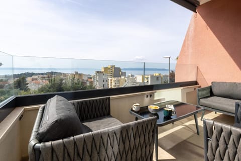 Patio, Day, Natural landscape, View (from property/room), Balcony/Terrace, Seating area, Sea view
