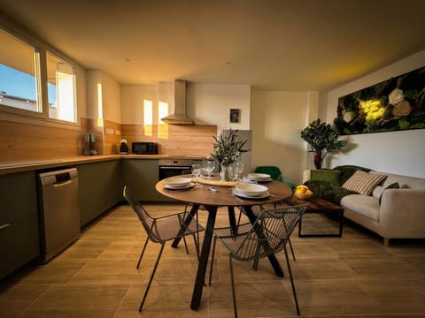 Kitchen or kitchenette, Living room