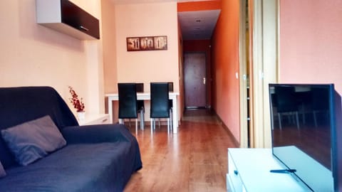 Communal lounge/ TV room, TV and multimedia, Living room, Dining area
