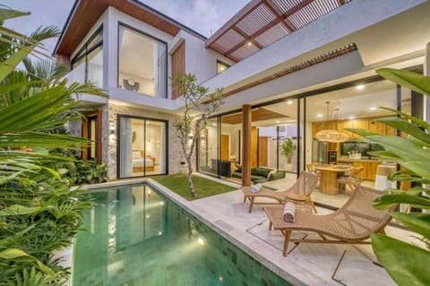 Living room, Swimming pool, sunbed