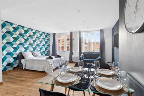 Bed, Living room, Photo of the whole room, Seating area, Dining area, Bedroom