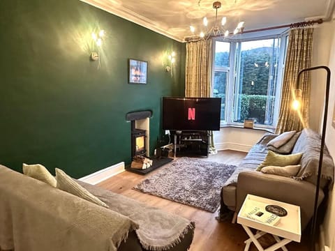 Communal lounge/ TV room, TV and multimedia, Living room, Seating area