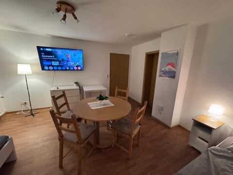Communal lounge/ TV room, TV and multimedia, Living room, Seating area, Dining area, Evening entertainment