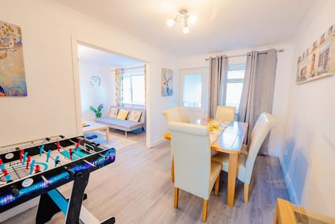 Game Room, Living room, Seating area, Dining area