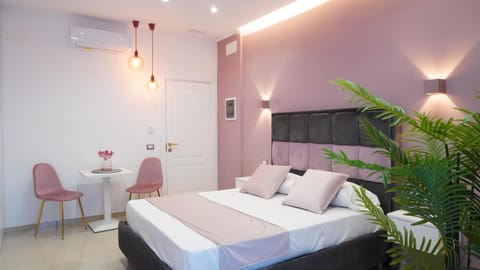 Bed, Photo of the whole room, Bedroom, air conditioner