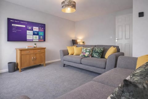 Communal lounge/ TV room, TV and multimedia, Living room, Photo of the whole room, Seating area