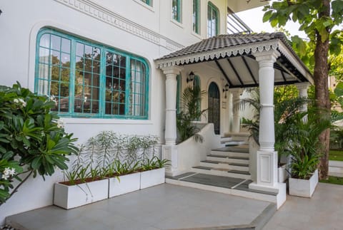 Facade/entrance