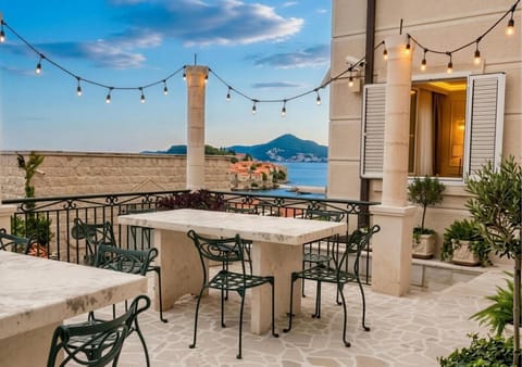 Property building, Patio, Day, Natural landscape, Balcony/Terrace, Lake view, Mountain view, Sea view, Sunrise, Sunset