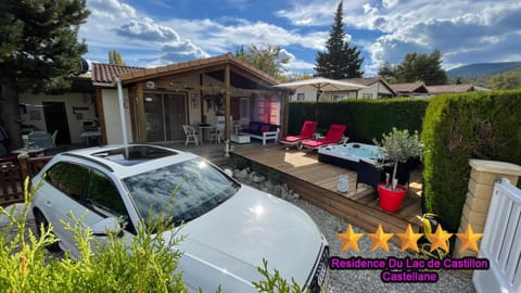 Property building, Day, Garden, Garden view, Parking