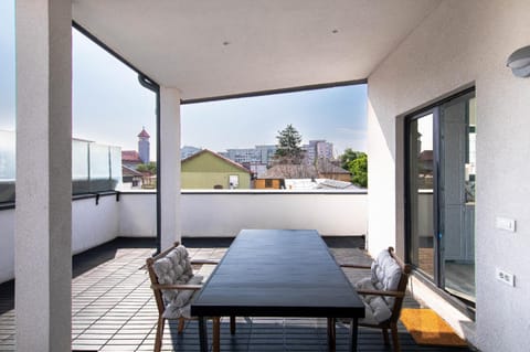 Balcony/Terrace, furniture