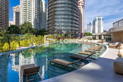 Property building, Day, Swimming pool, Swimming pool, sunbed