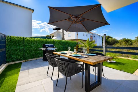 BBQ facilities, Garden, Balcony/Terrace, Dining area, Garden view