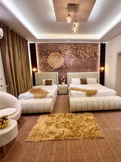 Bed, Seating area, Bedroom