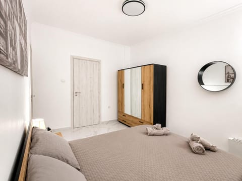 Bed, Photo of the whole room, Bedroom, wardrobe