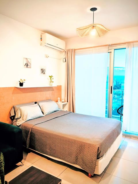 Bed, Photo of the whole room, Decorative detail, air conditioner