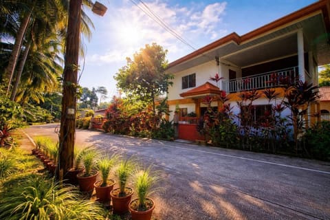 Property building, Day, Garden, View (from property/room), Garden view, Street view, Quiet street view, Parking