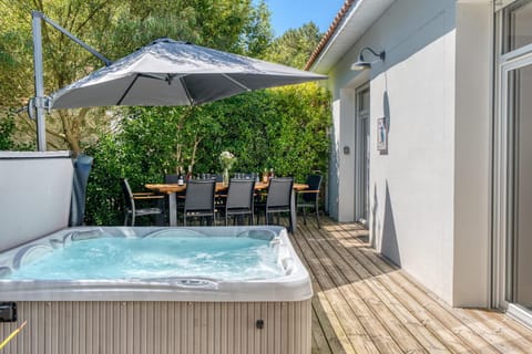 Patio, Natural landscape, Hot Tub, Dining area