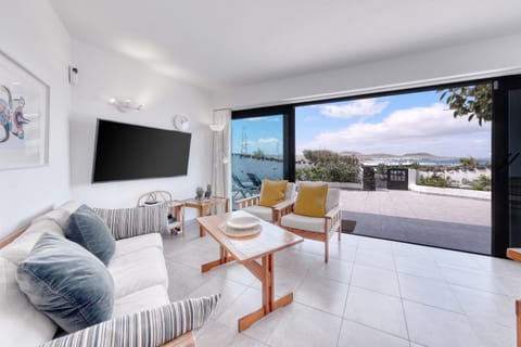 Communal lounge/ TV room, Living room