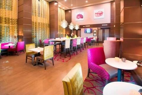 Restaurant/places to eat, Seating area