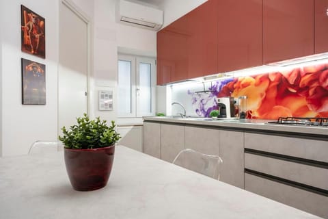 Kitchen or kitchenette, Dining area, air conditioner