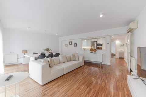 TV and multimedia, Kitchen or kitchenette, Living room