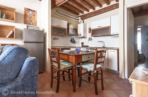 Dining area, kitchen