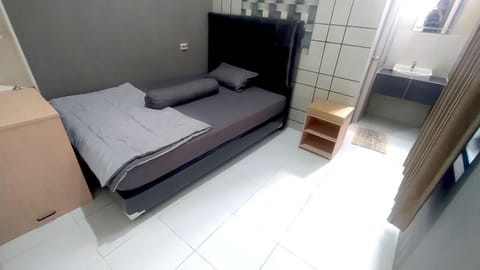 Bed, wardrobe