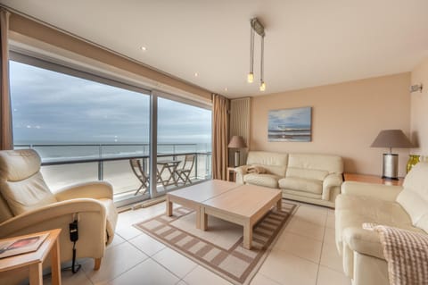 View (from property/room), Balcony/Terrace, Seating area, Dining area, Sea view