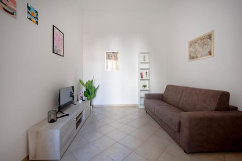Communal lounge/ TV room, TV and multimedia, Living room, Seating area, Evening entertainment