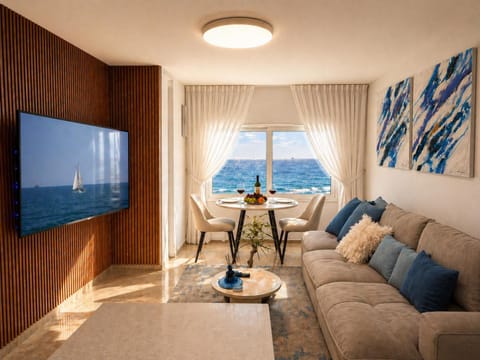 Communal lounge/ TV room, TV and multimedia, Living room, Seating area, Sea view