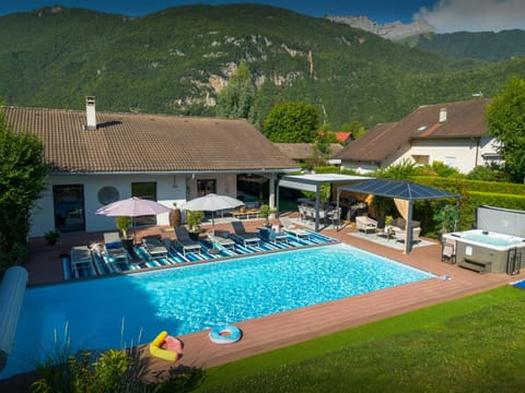 Property building, Day, Natural landscape, Summer, Mountain view, Swimming pool