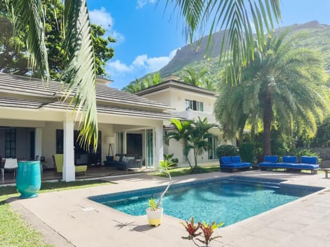 Property building, Garden, Mountain view, Swimming pool