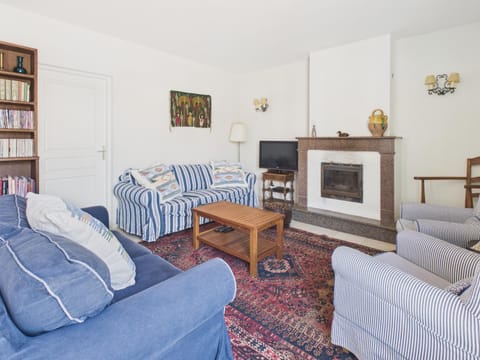 Communal lounge/ TV room, Living room