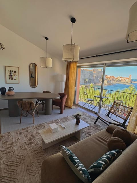 Balcony/Terrace, Living room, Dining area, City view, Sea view