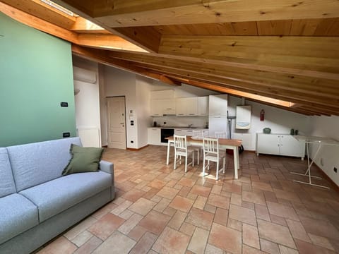 Kitchen or kitchenette, Seating area