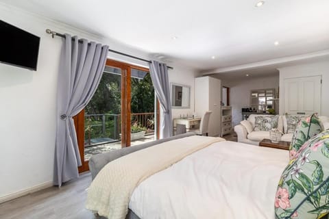 Whispering Willows Suite Apartment in Franschhoek