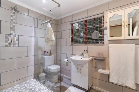 Whispering Willows Suite Apartment in Franschhoek