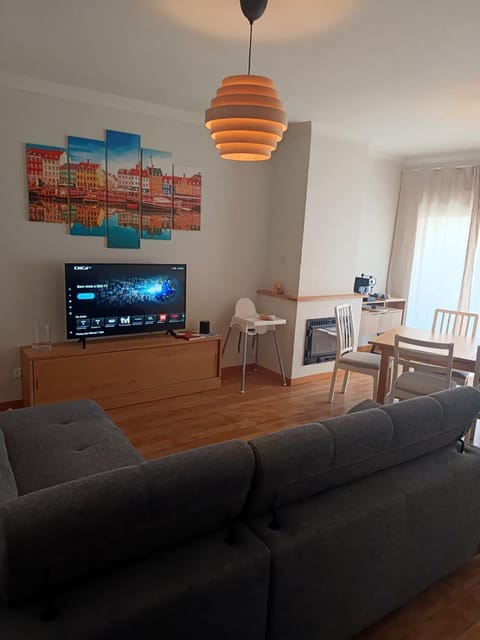 TV and multimedia, Living room, Seating area, Dining area, Evening entertainment, air conditioner