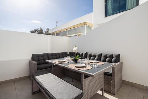 Balcony/Terrace, Dining area