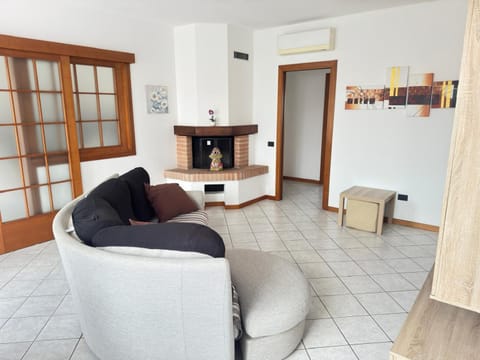 TV and multimedia, Living room, Seating area, air conditioner