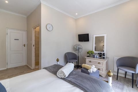 Whispering Willows Room 2 Apartment in Franschhoek