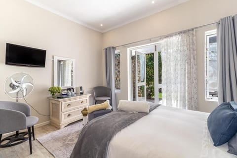Whispering Willows Room 2 Apartment in Franschhoek