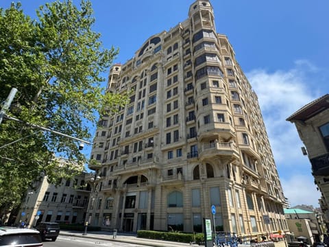 Property building, Day, City view, Location